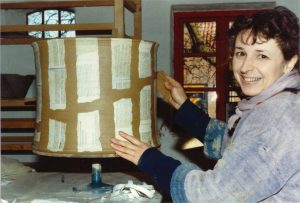 Gertrud på keramikværkstedet i 1986